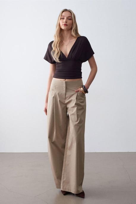 Slim Fit V-ringad Blus med Knytband - Image 4