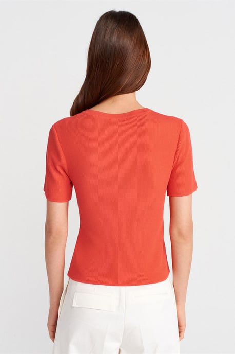 Ribbad Stickad Blus med Knappdetaljer - Image 2