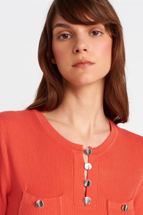 Ribbad Stickad Blus med Knappdetaljer - Image 3