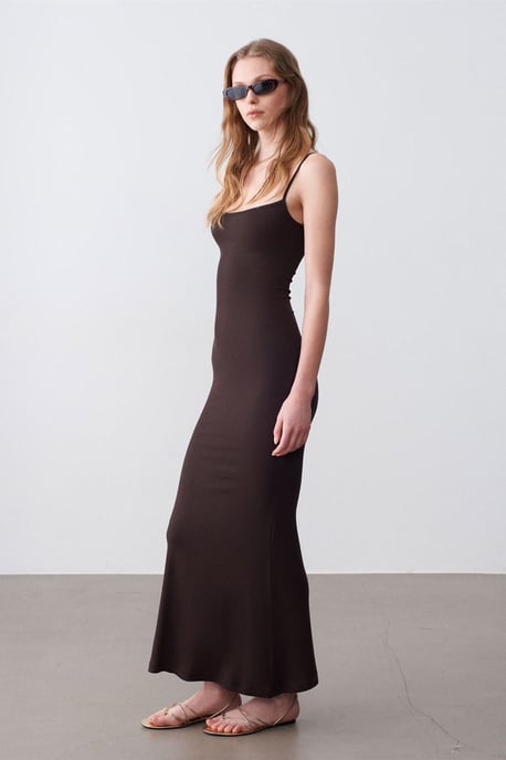 Ribbad Bodycon Maxiklänning - Image 4