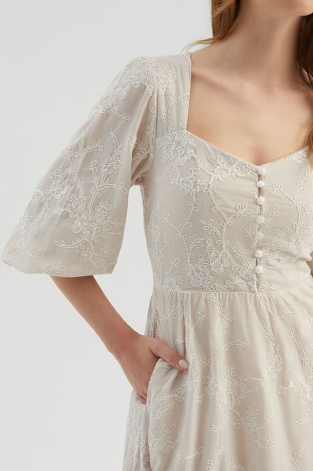 Embroidered Sweetheart Neck Tiered Maxi Dress with a Puff Sleeves - Image 5