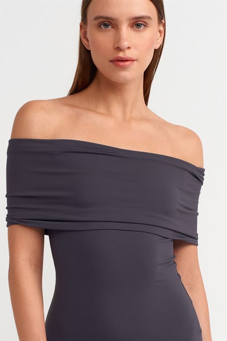 Off-Shoulder Bodycon Midiklänning - Image 4
