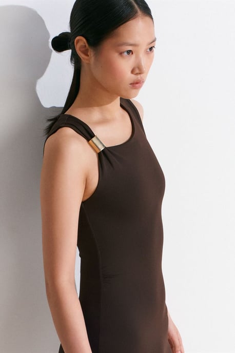 Sleeveless Bodycon Midi Dress With Accessory Detail - Image 5