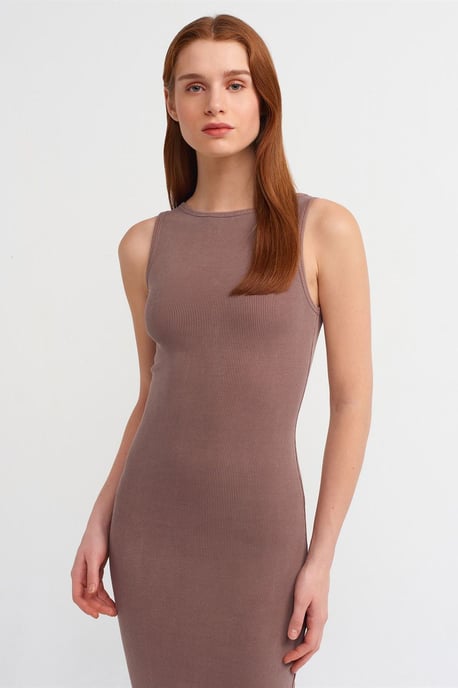 Mouwloze Bodycon Midi Jurk - Image 3