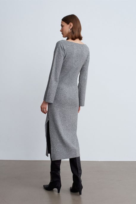 Ribbad Bodycon Midi Klänning med Slits - Image 3
