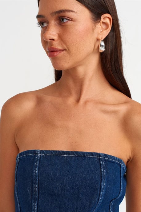 Bärlös mini denimklänning med bälte - Image 4