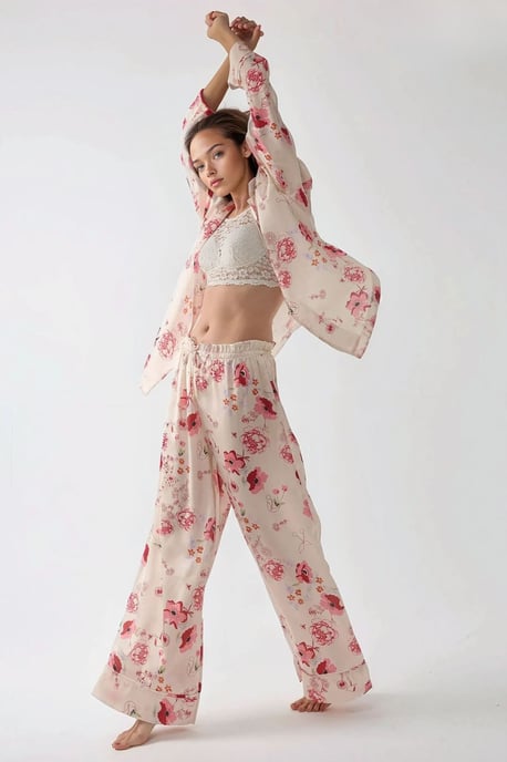 Tryckt satinpyjamasset med skjortkrage - Image 5