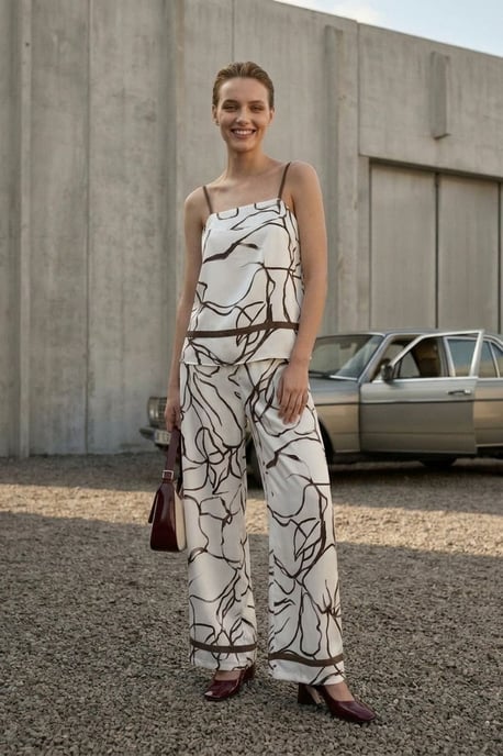 Abstract Satin Strapless Blus och Vida Byxor Set - Image 4