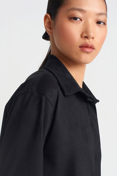 Dames Geplooide Faux Suede Knop Shirt - Image 4