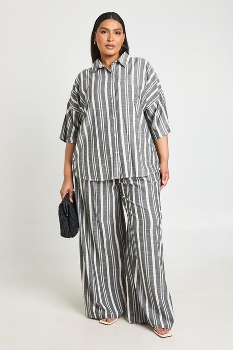 Plus Oversized Stripe Shirt - Image 3