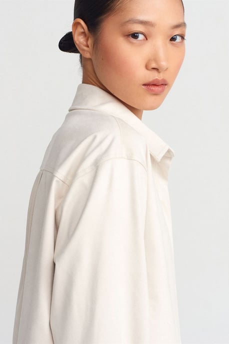 Dames Cropped Faux Suède Knopen Shirt - Image 4