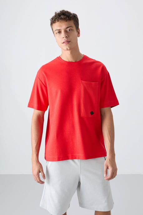 Överdimensionerad T-shirt i bomullsmix med rund hals och ficka - Image 4