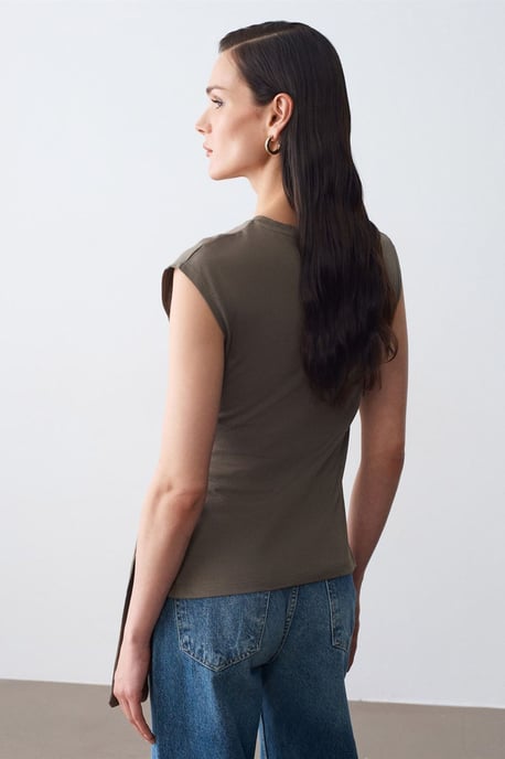Dames Mouwloze Katoenen T-shirt met Crew Neck en Strikdetail - Image 2
