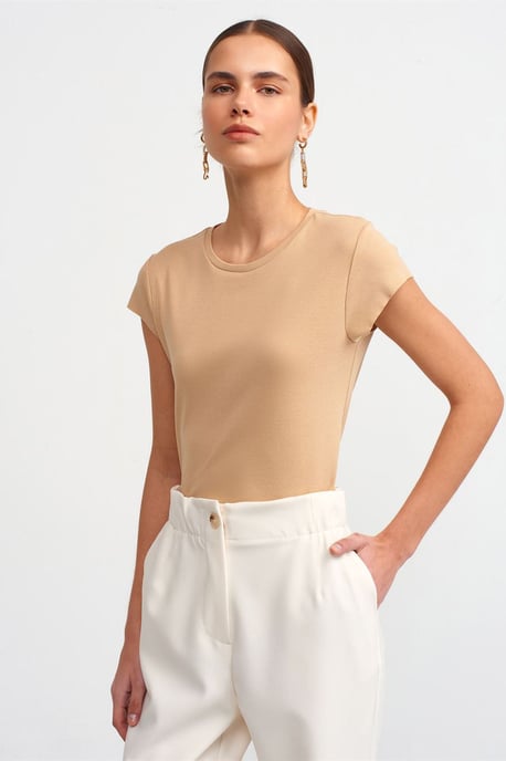 T-shirt med rundhals och slim fit i bomull - Image 1