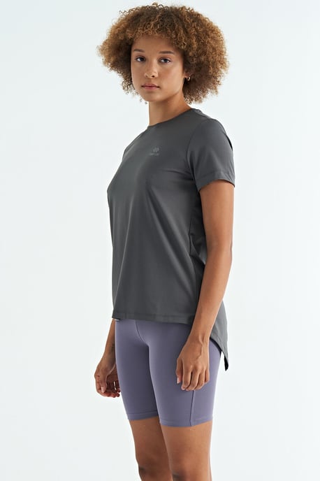 Women's relaxed crew neck T-shirt with side slits - Image 4