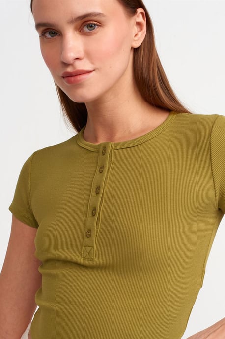 Kvinnors kortärmad smalpassad t-shirt med rund hals - Image 4
