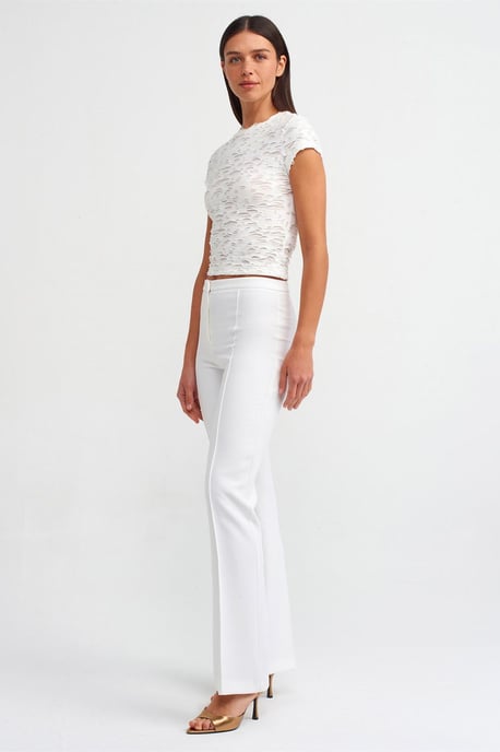 Kvinnors strukturerad cropped t-shirt med utskärningsdetalj - Image 3