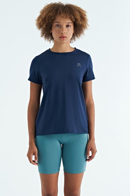 Women's relaxed crew neck T-shirt with side slits - Image 2