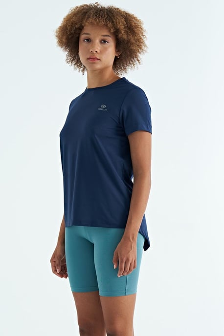 Women's relaxed crew neck T-shirt with side slits - Image 6