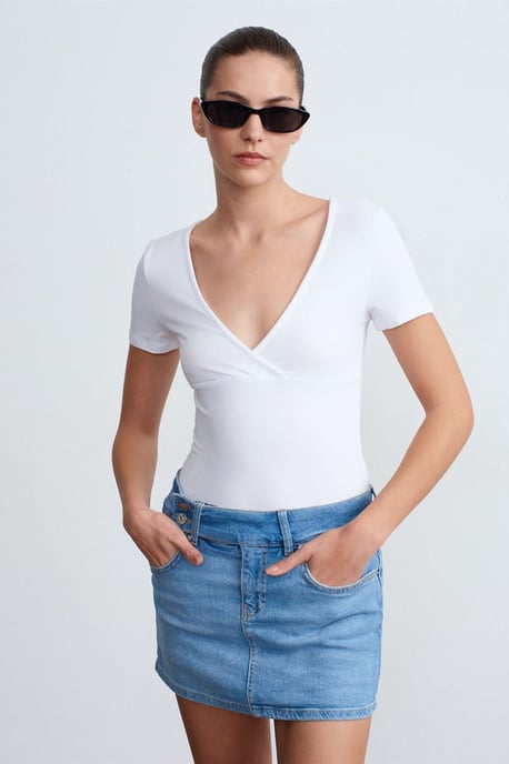Fitted V-Neck Short-Sleeve T-Shirt - Image 3