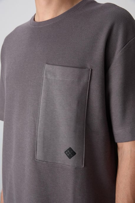 Oversized T-shirt i bomullsblandning med rund halsringning och ficka - Image 3
