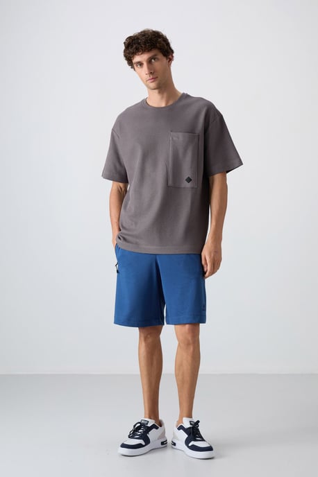 Oversized T-shirt i bomullsblandning med rund halsringning och ficka - Image 4