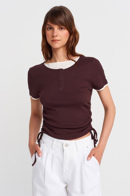 Dam T-Shirt i Bomull med Slim Fit och Rundad Halsringning - Image 1