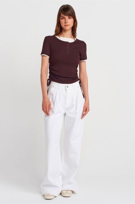 Dam T-Shirt i Bomull med Slim Fit och Rundad Halsringning - Image 4