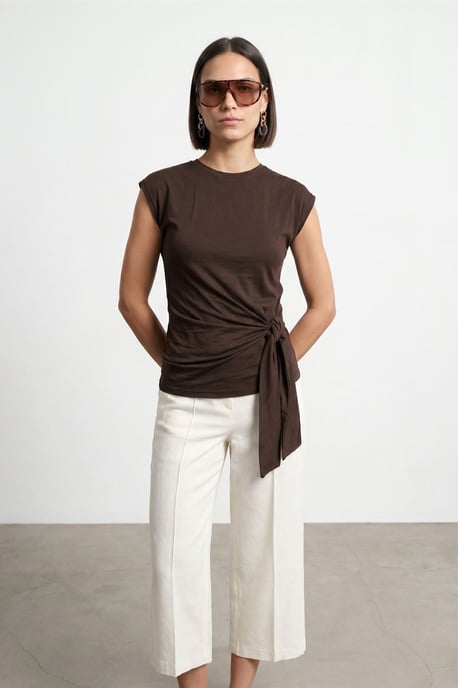 Dames Mouwloze Katoenen T-shirt met Ronde Hals en Strikdetail - Image 3