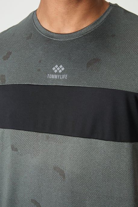 Herrars färgblockerad crew neck T-shirt - Image 3