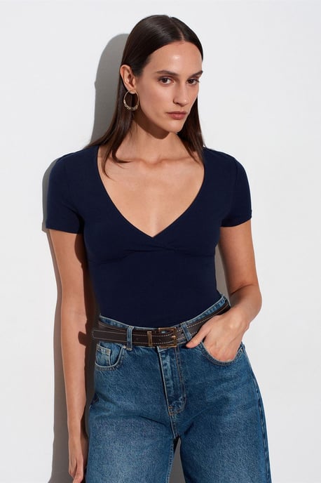 Fitted V-Neck Short-Sleeve T-Shirt - Image 3
