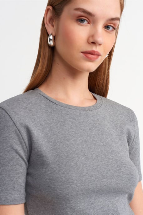 Damernas Slim Fit Croppad T-shirt - Image 3