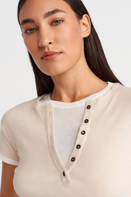 Dames Katoenen V-Hals Knop T-Shirt - Image 3