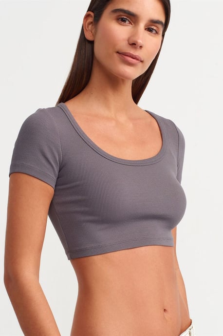 Women's Ribbed Crop T-Shirt - Image 4