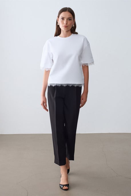 Kvinnors T-shirt med rund hals i bomull och elastan - Image 4