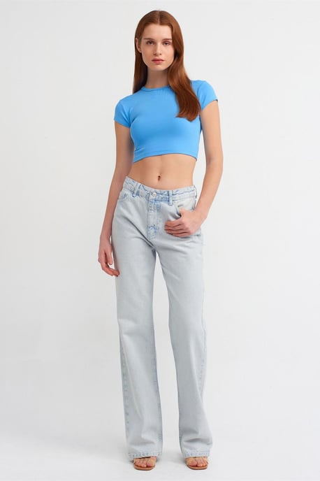 Dames Crop Slim-Fit Crew Neck T-Shirt - Image 3