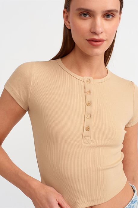 Kvinnors kortärmad slim-fit T-shirt med rund hals - Image 3