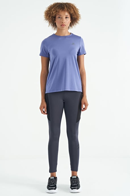 Women's relaxed crew neck T-shirt with side slits - Image 2