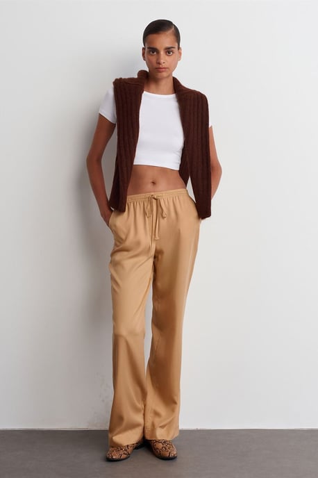 Dames Crop Slim-Fit Crew Neck T-Shirt - Image 3