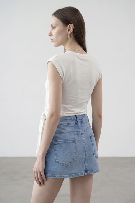 Dames Mouwloze Katoenen T-shirt met Ronde Hals en Strikdetail - Image 2