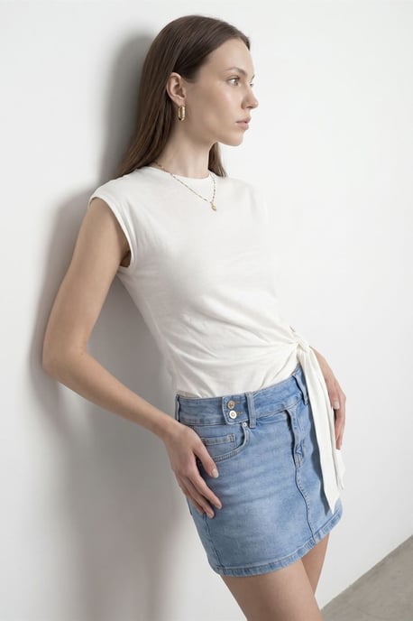 Dames Mouwloze Katoenen T-shirt met Ronde Hals en Strikdetail - Image 3