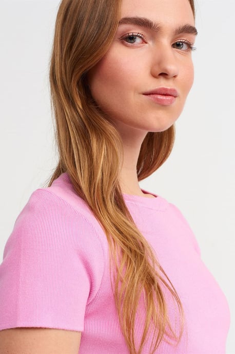 Kvinnors Ribbad Crop T-shirt - Image 4