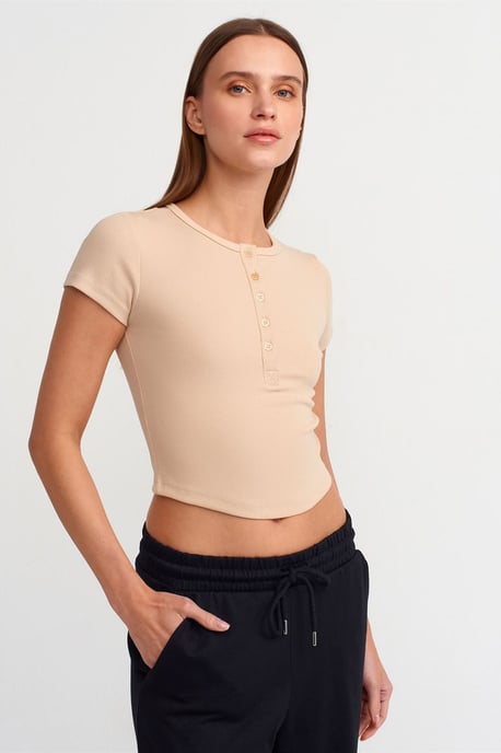 Kvinnors kortärmad slim-fit t-shirt med rund hals - Image 1