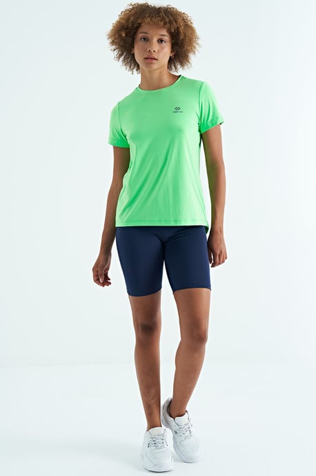 Women's relaxed crew neck T-shirt with side slits - Image 6