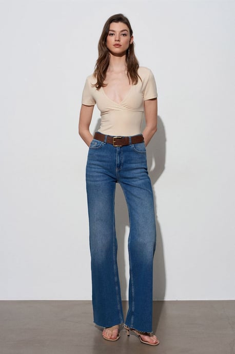 Fitted V-Neck Short-Sleeve T-Shirt - Image 3
