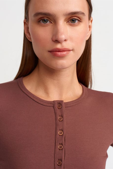 Kvinnors kortärmad slim-fit crew neck T-shirt - Image 4