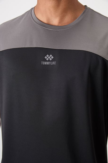 Men's Colour-Blocked Crew Neck T-Shirt - Image 3