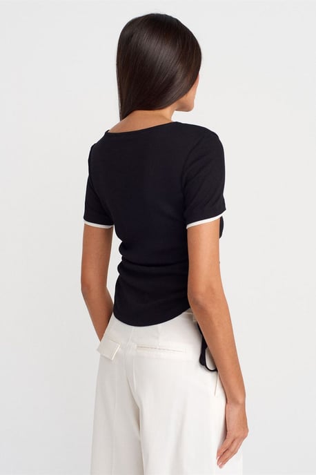 Dam T-Shirt i Bomull med Slim Fit och Rundad Halsringning - Image 2