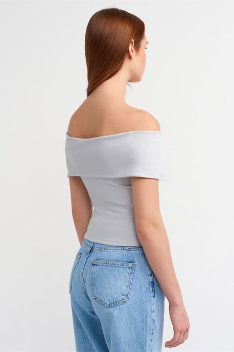 Women's Off-shoulder Crop T-shirt With Zipper - Image 2