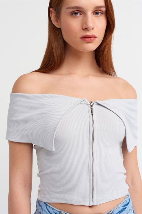 Women's Off-shoulder Crop T-shirt With Zipper - Image 4